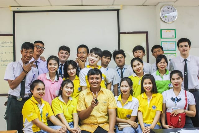 JOBS THAT REQUIRE TRAVEL: Teaching English Abroad